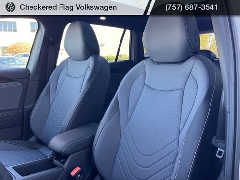 New 2026 Volkswagen Tiguan SE R-Line image 21