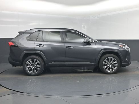Used 2020 Toyota RAV4 XLE Premium image 35