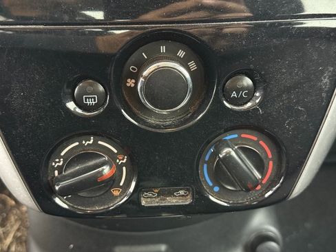 Used 2017 Nissan Versa SV w/ SV Special Edition Package image 14