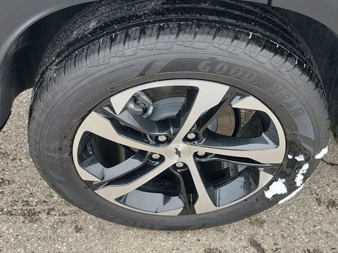 Used 2025 Chevrolet Trax RS image 33