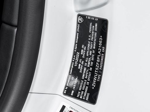Used 2023 Lamborghini Huracan EVO RWD image 11