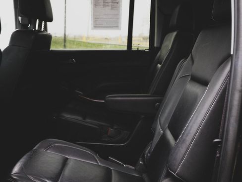 Used 2017 Chevrolet Suburban LT image 26