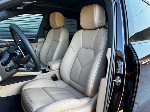 Certified 2026 Porsche Macan AWD/4WD image 5