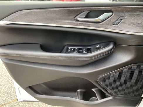 Used 2023 Jeep Grand Cherokee Limited AWD/4WD image 23