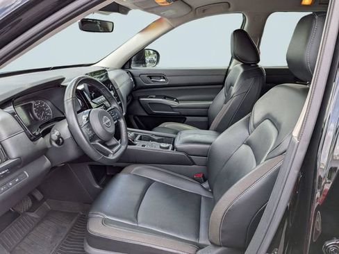 Used 2023 Nissan Pathfinder SL AWD/4WD image 21