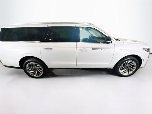 Used 2025 Lincoln Navigator L Reserve AWD/4WD image 33