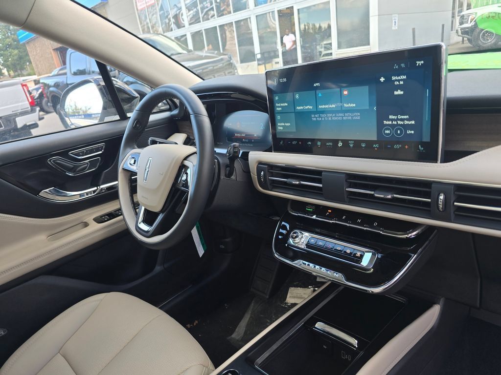 New 2025 Lincoln Corsair Grand Touring w/ Jet Appearance Package AWD/4WD image 10