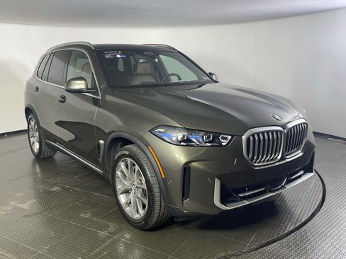 Used 2026 BMW X5 xDrive40i AWD/4WD image 3