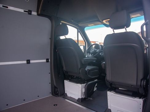 Used 2024 Mercedes-Benz Sprinter 2500 image 35