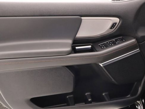 Used 2025 Ford Expedition Active image 19