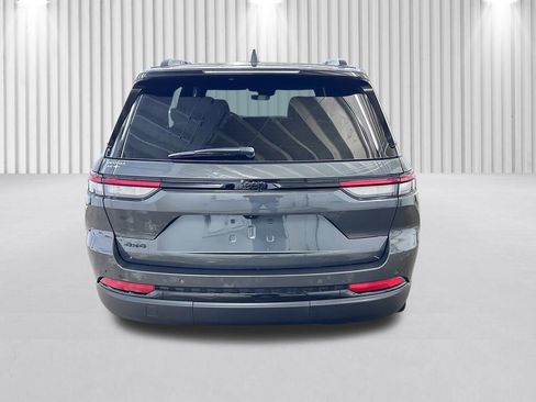 New 2025 Jeep Grand Cherokee Laredo image 6