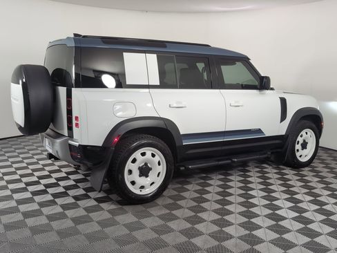 Used 2025 Land Rover Defender 110 S image 9
