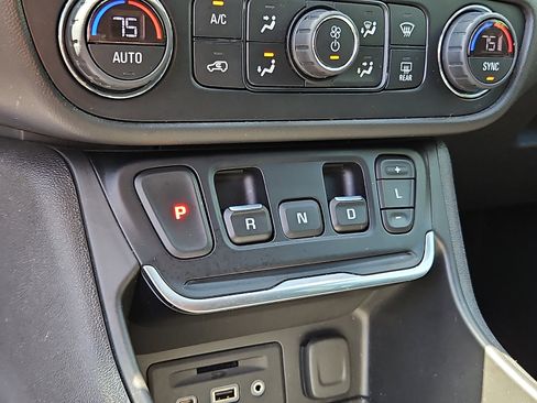 Used 2021 GMC Terrain SLT AWD/4WD image 14