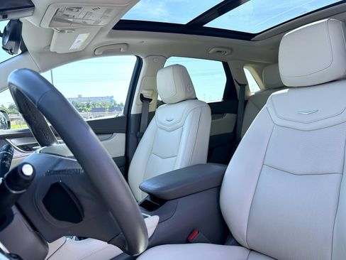 Certified 2025 Cadillac XT5 Premium Luxury w/ Technology Package AWD/4WD image 17
