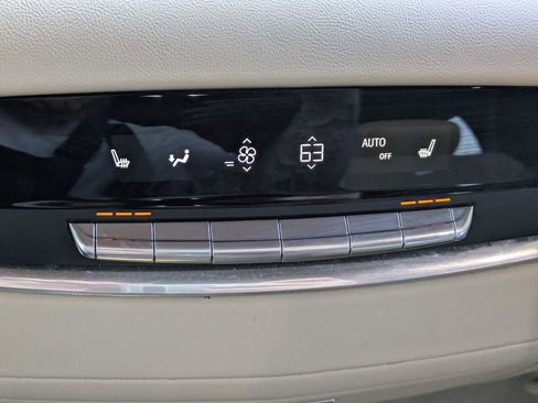 Certified 2022 Cadillac Escalade Premium Luxury image 18