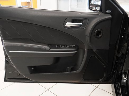 Used 2018 Dodge Charger R/T Scat Pack image 16