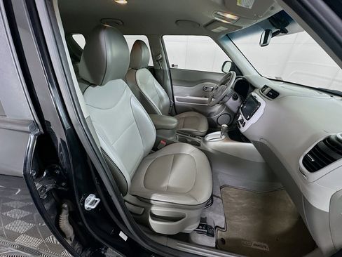 Used 2016 Kia Soul EV + image 30