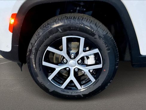 New 2025 Jeep Grand Cherokee Limited w/ Luxury Tech Group II image 9