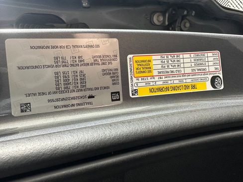 Used 2022 GMC Yukon SLT w/ SLT Luxury Package image 35