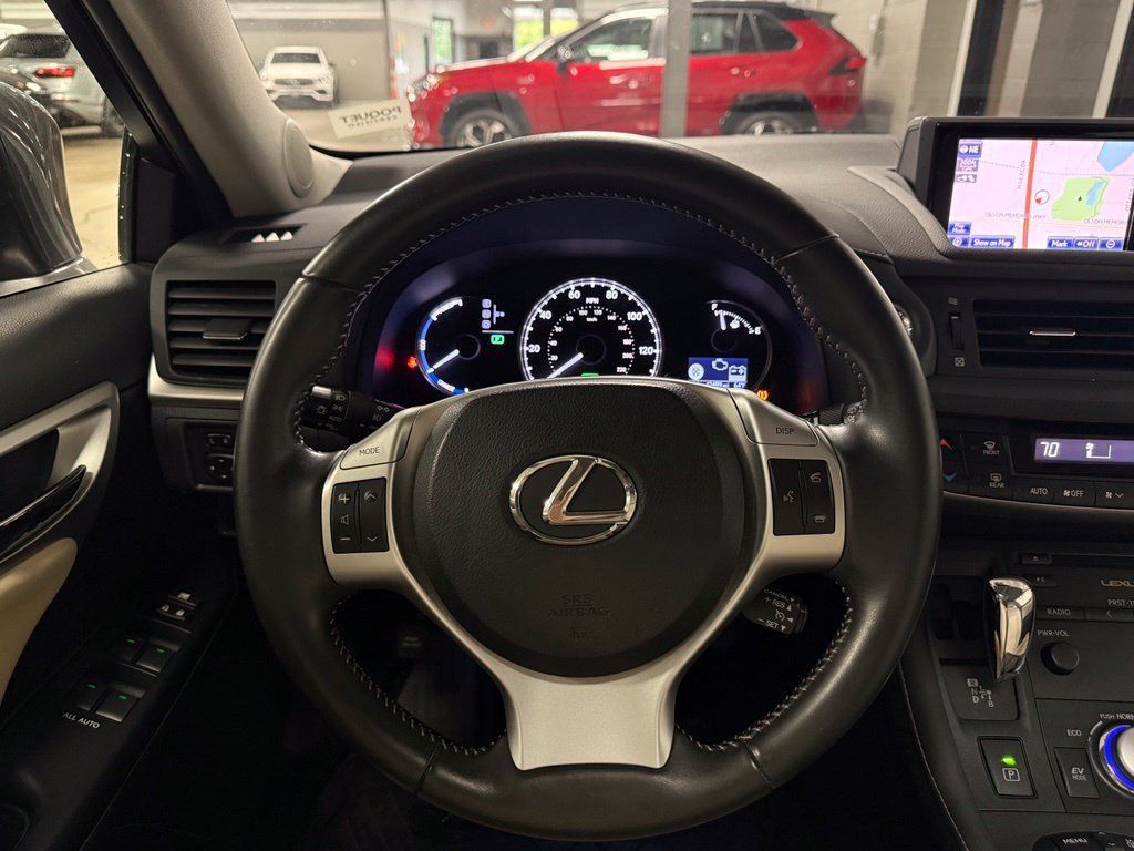Used 2013 Lexus CT 200h w/ Premium Pkg w/Navigation FWD image 11