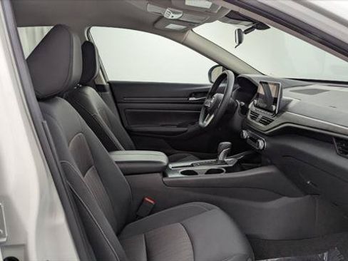 Used 2024 Nissan Altima 2.5 SV FWD image 21
