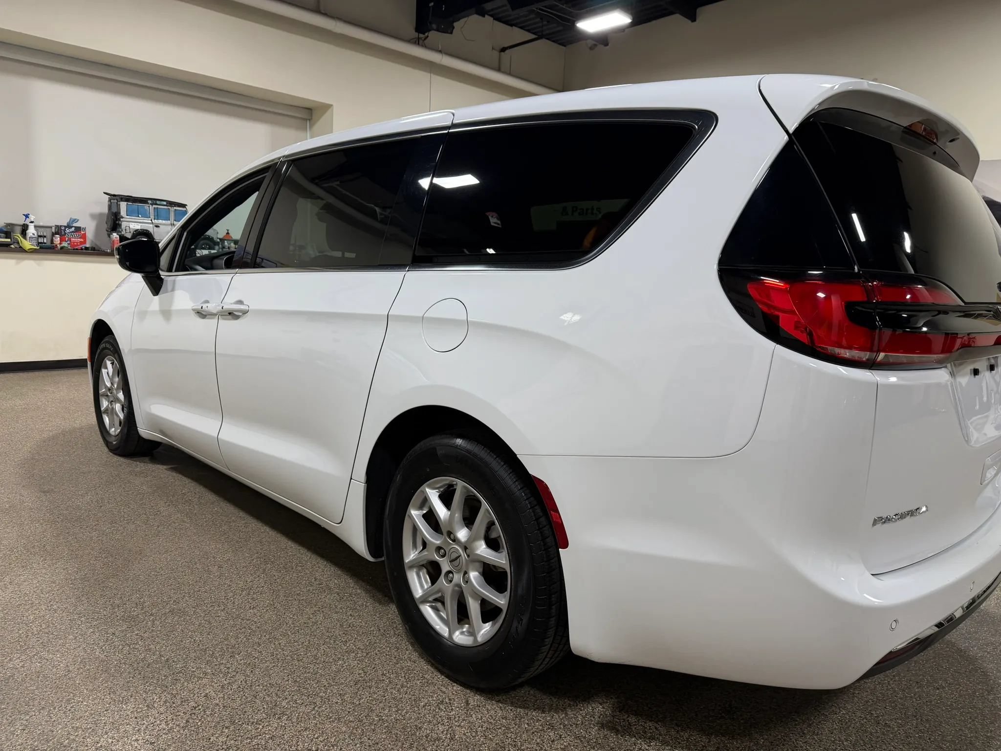 Used 2025 Chrysler Pacifica Select FWD image 20