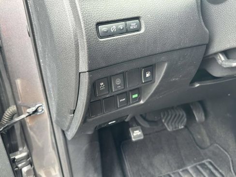 Used 2020 Nissan Rogue S FWD image 19