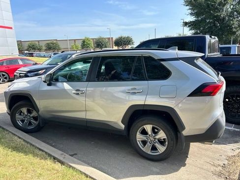Used 2025 Toyota RAV4 XLE AWD/4WD image 5