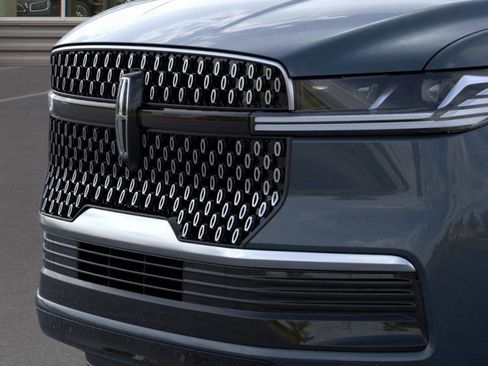 New 2025 Lincoln Navigator Reserve AWD/4WD image 17