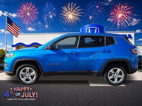 Used 2024 Jeep Compass Latitude AWD/4WD image 3