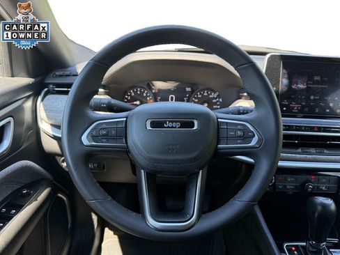 Used 2025 Jeep Compass Latitude AWD/4WD image 12