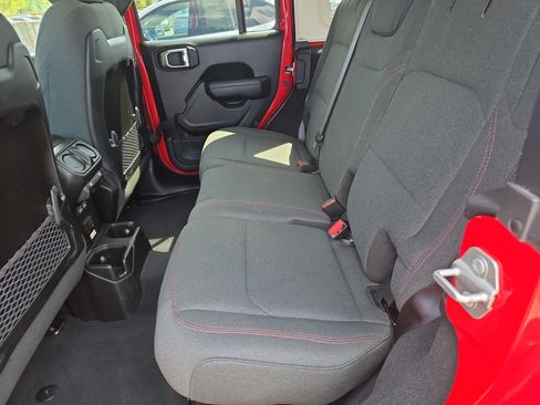 Used 2025 Jeep Wrangler Unlimited Rubicon AWD/4WD image 7