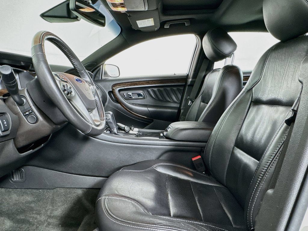Used 2018 Ford Taurus Limited w/ Driver Assist Package AWD/4WD image 9