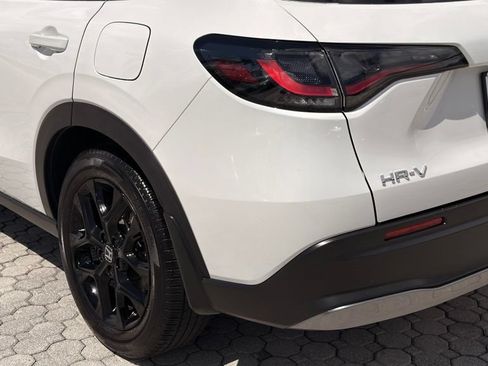 Used 2025 Honda HR-V Sport image 16