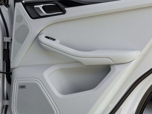 Certified 2026 Porsche Macan AWD/4WD image 36