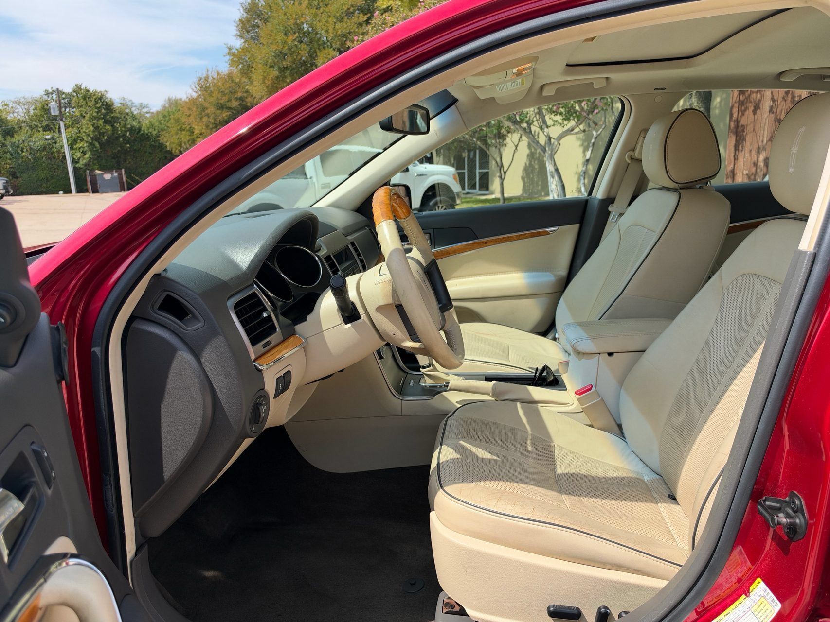 Used 2012 Lincoln MKZ FWD image 5