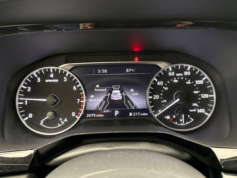 Used 2025 Nissan Pathfinder SL AWD/4WD image 9