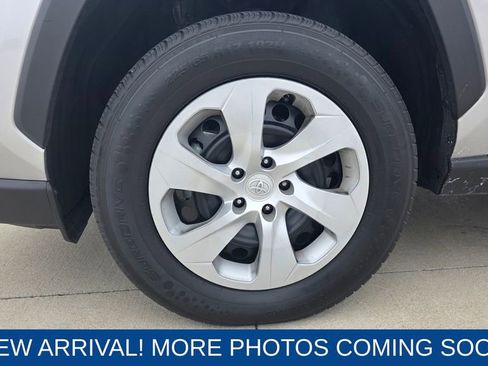 Used 2021 Toyota RAV4 LE image 10