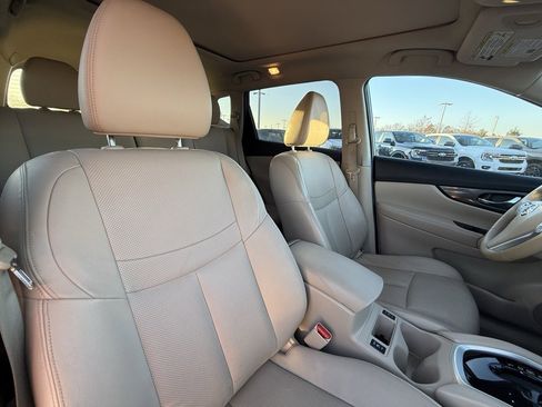 Used 2014 Nissan Rogue SL w/ SL Premium Package image 30