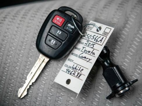 Used 2015 Toyota Camry LE image 17