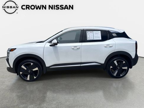 Used 2025 Nissan Kicks SR FWD image 3