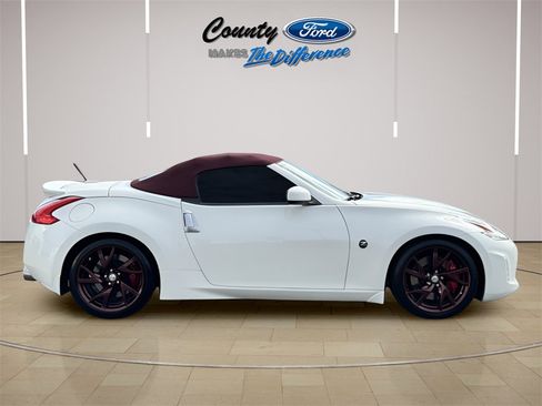Used 2017 Nissan 370Z Touring Sport image 28