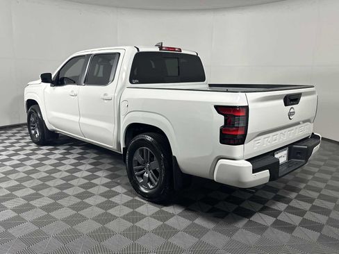 Used 2025 Nissan Frontier SV RWD image 9