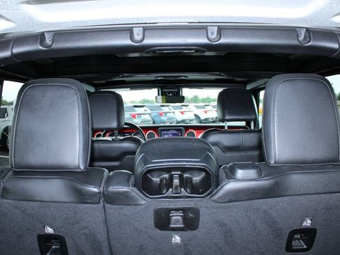 Used 2019 Jeep Wrangler Unlimited Rubicon AWD/4WD image 16