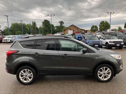 Used 2019 Ford Escape SEL image 5