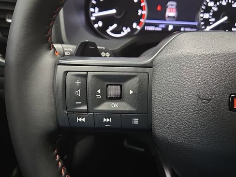 Used 2025 Nissan Rogue SV AWD/4WD image 11