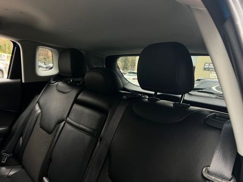 Used 2018 Jeep Compass Latitude image 19