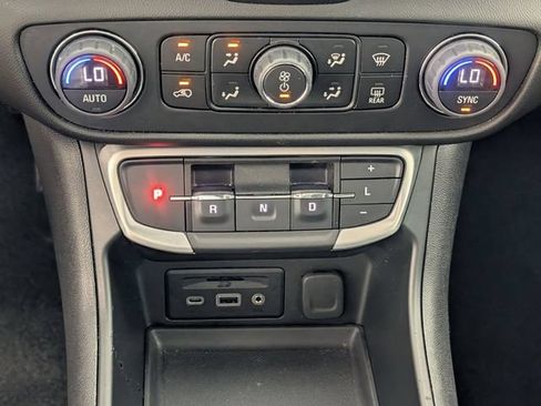 Used 2022 GMC Terrain SLT w/ Elevation Edition FWD image 21