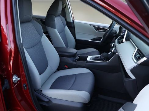 Certified 2025 Toyota RAV4 XLE AWD/4WD image 18