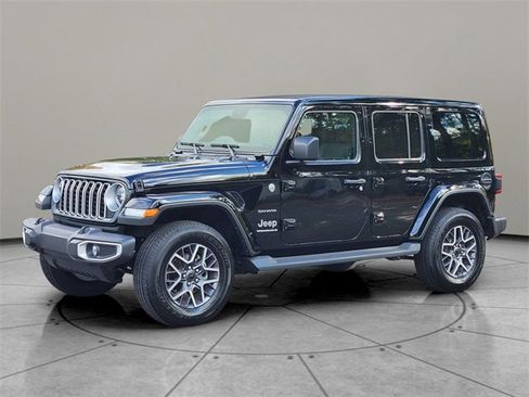 Certified 2024 Jeep Wrangler Sahara image 3